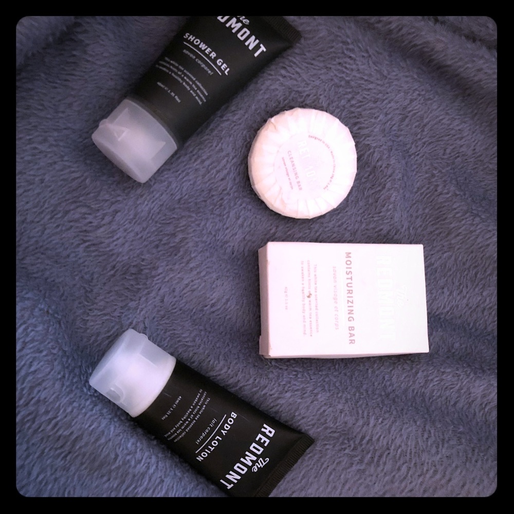 The redmont bundle travel set